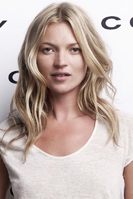 ‘I’m engaged’, Kate Moss tells pals