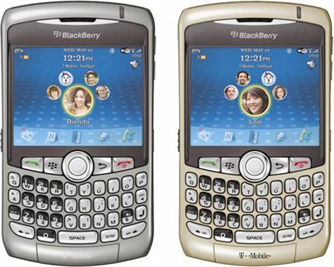 UAE extends BlackBerry ban to visitors
