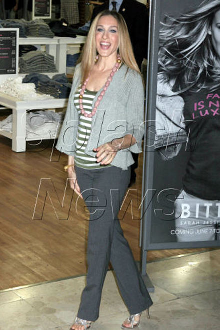 Sarah Jessica Parker Gives Reporters A Scolding At Satc World Premiere