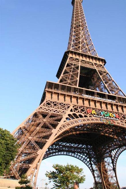 Eiffel Tower evacuated after second bomb threat in two weeks