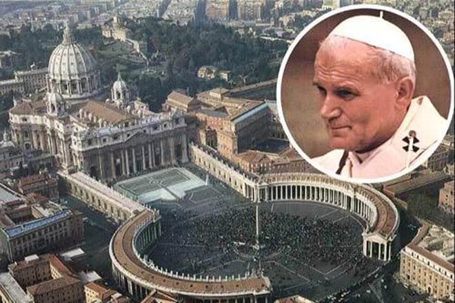 Vatican to review security after papal knockdown