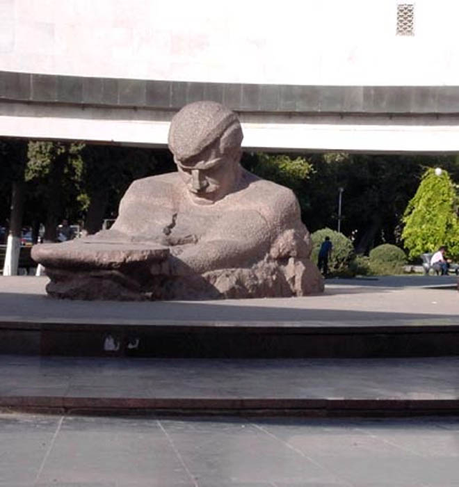 Azerbaijani historians disagree over remains of 26 Baku commissars