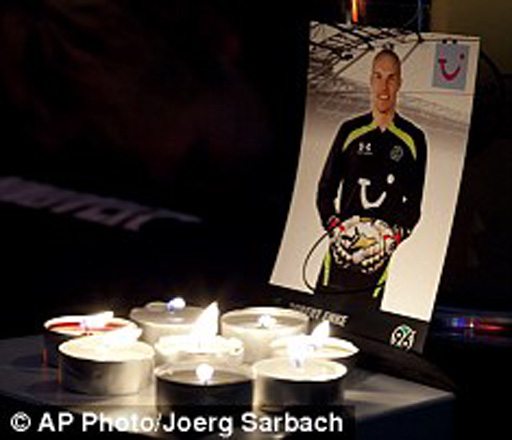 Thousands attend Enke's memorial