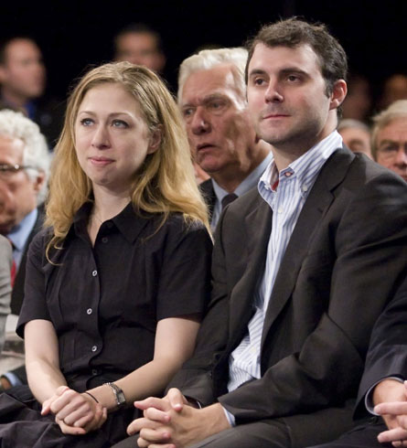 Clinton wedding remains shrouded in mystery in final hours