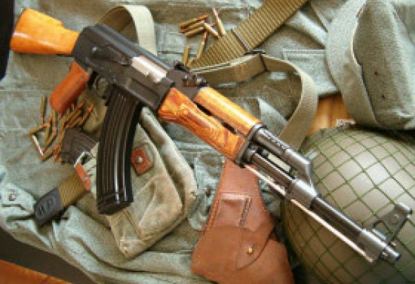 Azerbaijani penitentiary service soldier shot himself through negligence