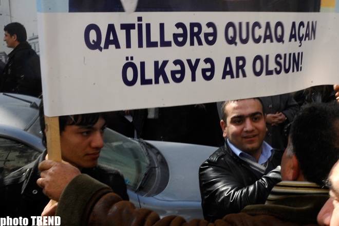 Piquet held in front of Iran's embassy in Azerbaijan (PHOTO)