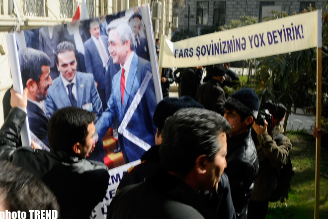 Piquet held in front of Iran's embassy in Azerbaijan (PHOTO)