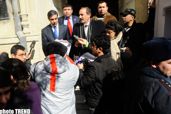 Piquet held in front of Iran's embassy in Azerbaijan (PHOTO)
