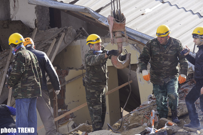 Rescuers retrieve dead body from ruins of blasted public facility (Updated 8) (PHOTO)