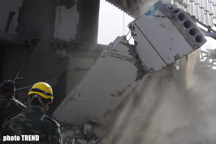 Rescuers retrieve dead body from ruins of blasted public facility (Updated 8) (PHOTO)