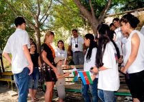 Azerbaijani, Georgian first ladies help poor teenagers (PHOTO)