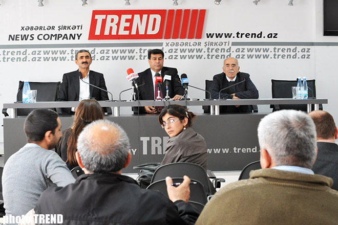 Azerbaijani scholar to bring action against Iran (PHOTO)