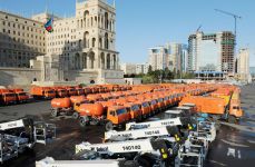 Azerbaijani President views public utility vehicles (PHOTO)