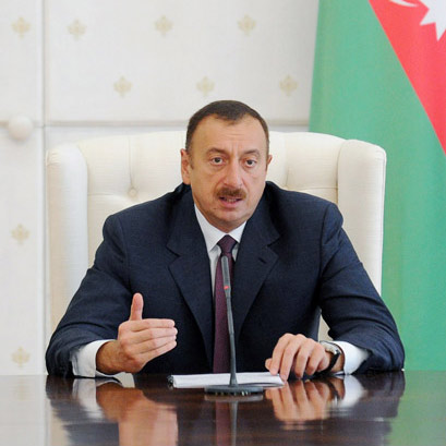 President Ilham Aliyev receives outgoing BP executive vice president