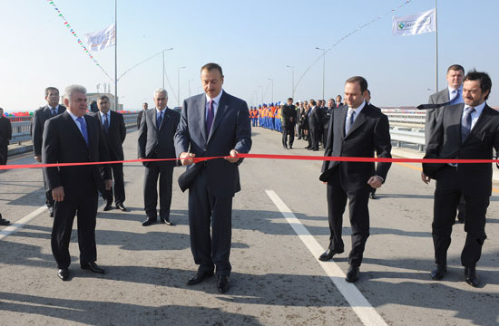 Azerbaijani President opens Baku beltway (PHOTO)