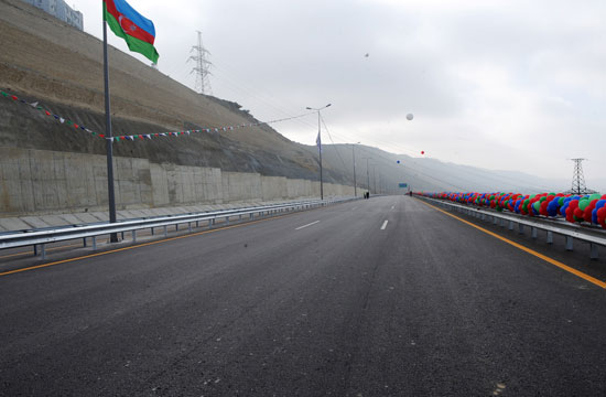 Azerbaijani President opens Baku beltway (PHOTO)