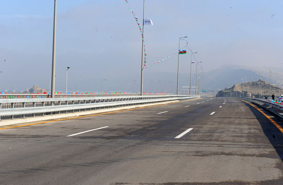 Azerbaijani President opens Baku beltway (PHOTO)