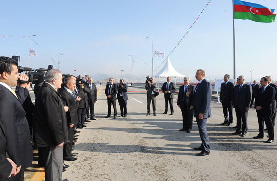 Azerbaijani President opens Baku beltway (PHOTO)
