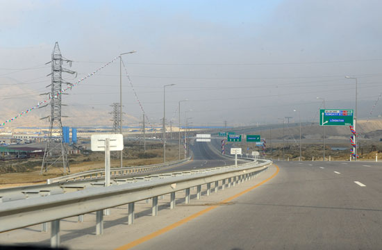Azerbaijani President opens Baku beltway (PHOTO)