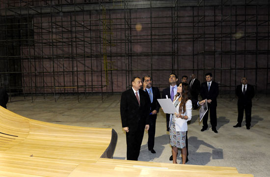 President Ilham Aliyev visits construction site of Heydar Aliyev Center (PHOTO)