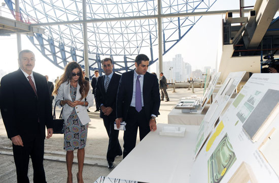 President Ilham Aliyev visits construction site of Heydar Aliyev Center (PHOTO)