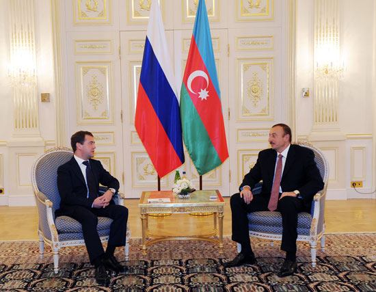 Russian president meets Azerbaijani counterpart at Ulyanovsk airport