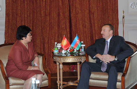 Azerbaijan's President meets Kyrgyz counterpart in Istanbul (PHOTO)