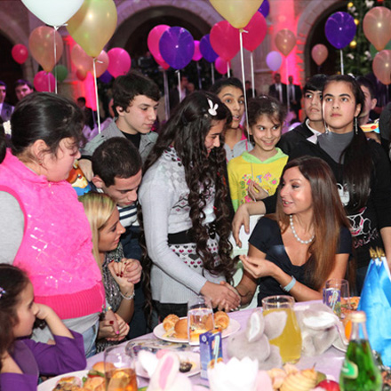 Heydar Aliyev Foundation organizes New Year celebrations for orphans (PHOTOS)
