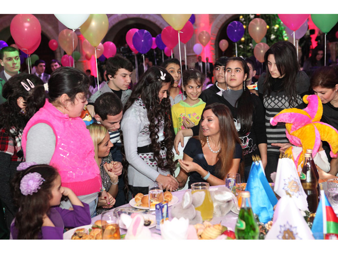 Heydar Aliyev Foundation organizes New Year celebrations for orphans (PHOTOS)