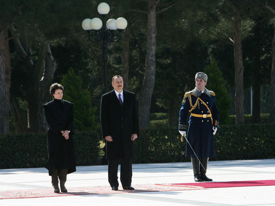 Swiss president officially welcomed to Azerbaijan (PHOTO)