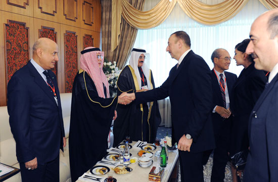 Azerbaijani President meets with participants of World Forum on Intercultural Dialogue (PHOTO)