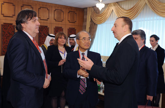 Azerbaijani President meets with participants of World Forum on Intercultural Dialogue (PHOTO)