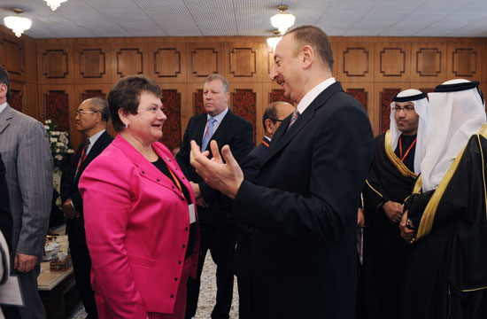 Azerbaijani President meets with participants of World Forum on Intercultural Dialogue (PHOTO)