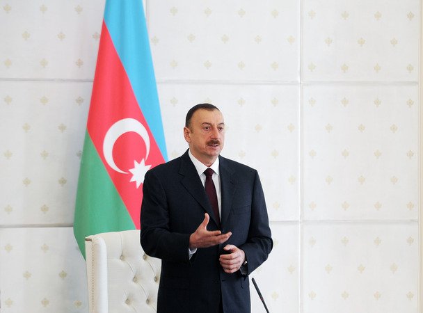 Azerbaijani president: Azerbaijan's economy successfully develops in first quarter of 2011 (PHOTO)