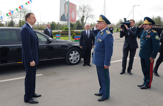 Azerbaijani President gets acquainted with conditions created in Astara customs office (PHOTO)