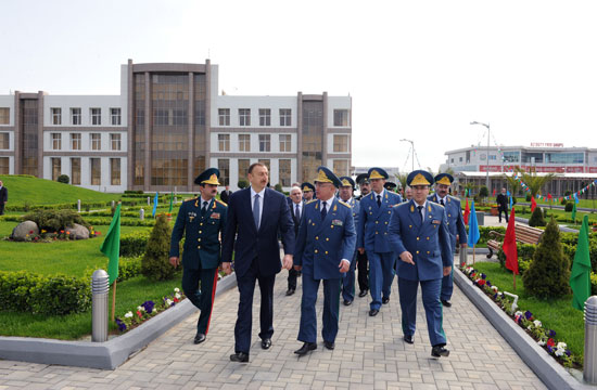 Azerbaijani President gets acquainted with conditions created in Astara customs office (PHOTO)