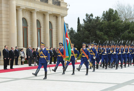 Official welcoming ceremony held for Romanian President in Baku (PHOTO)