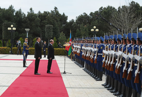 Official welcoming ceremony held for Romanian President in Baku (PHOTO)