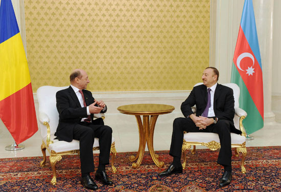 Azerbaijani and Romanian Presidents hold private meeting (PHOTO)