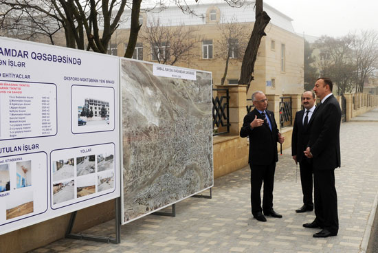 Azerbaijani President examines rebuilding progress in Badamdar settlement of Baku's Sabail district (PHOTO)