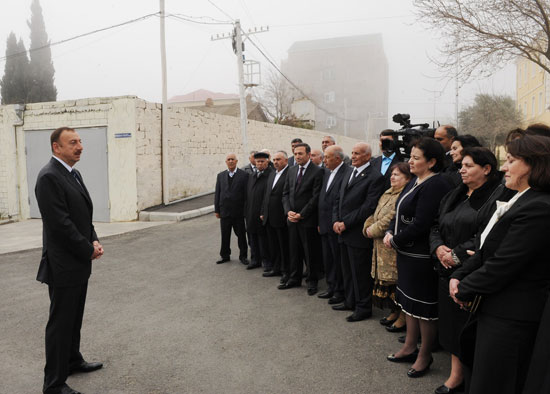 Azerbaijani President examines rebuilding progress in Badamdar settlement of Baku's Sabail district (PHOTO)