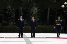 Ukrainian President officially welcomed in Azerbaijan (PHOTO)