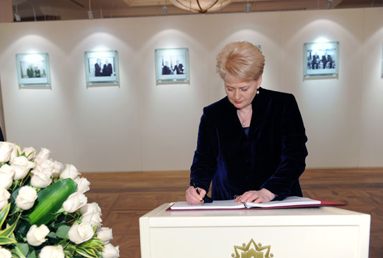 Lithuania`s President visits Heydar Aliyev Foundation (PHOTO)