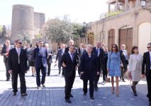 Lithuanian President and Azerbaijan's First Lady tour historic core of Baku (PHOTO)