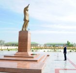 Azerbaijani President visits monument to national leader Heydar Aliyev in country's Sabirabad region (PHOTOS)