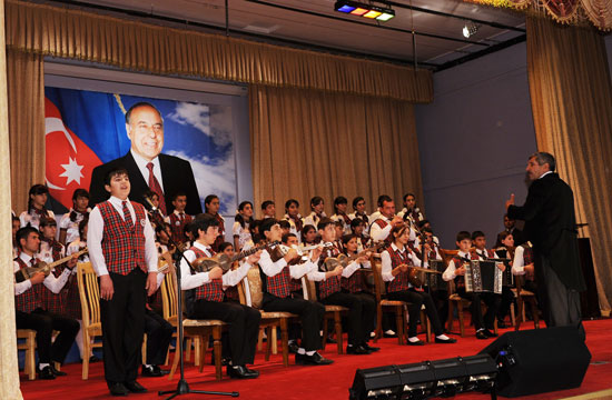 Azerbaijani President Ilham Aliyev gets acquainted with overhauled Culture House in Agjabadi (PHOTO)