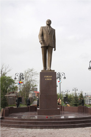 Participants of Russian-Azerbaijani forum open Heydar Aliyev Park in Astrakhan