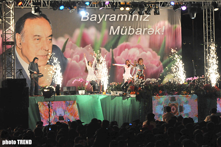 Spectacular fireworks fills Baku sky - PHOTOSESSION