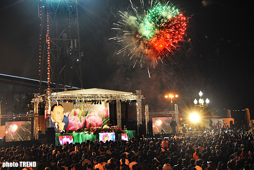 Spectacular fireworks fills Baku sky - PHOTOSESSION