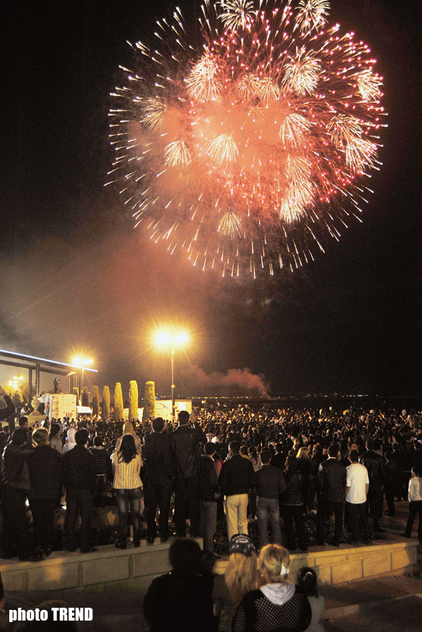Spectacular fireworks fills Baku sky - PHOTOSESSION